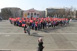 Сотни жителей Уссурийска выстроились в форме сердца на центральной площади