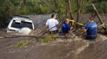 Под Уссурийском спасли мужчину с семилетним ребенком, автомобиль которых попал в наводнение
