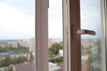 Пятнадцатилетняя девочка выпрыгнула из окна в Уссурийске