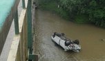 В Уссурийске автомобиль рухнул с моста