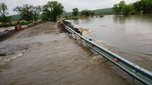 После сильных дождей на реке Кроуновка выставлены посты спасателей и ДПС