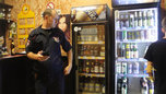 В Уссурийске полицейские провели ночной рейд по торговым точкам, реализующим алкоголь