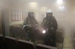 Пожарные Уссурийска спасли полицейских в задымленном здании
