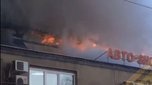 В Уссурийске рядом с АЗС вспыхнул сильный пожар