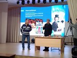 Российский изобретатель Андрей Бахметьев проводит лекцию для уссурийских педагогов