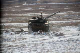 Армейские соревнования по танковому биатлону прошли на полигоне «Сергеевский»