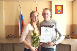 Молодым семьям Уссурийска вручены сертификаты на приобретение жилья