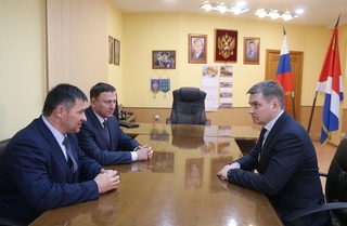 Андрей Тарасенко провел рабочую встречу с главой Уссурийска