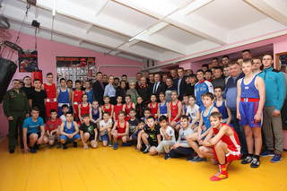 В Уссурийске поздравили с юбилеем прославленного тренера по боксу Александра Коровина