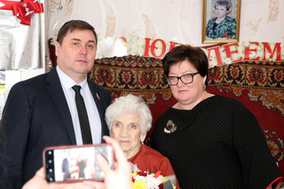 Жительницу Уссурийска поздравили со 100-летним юбилеем