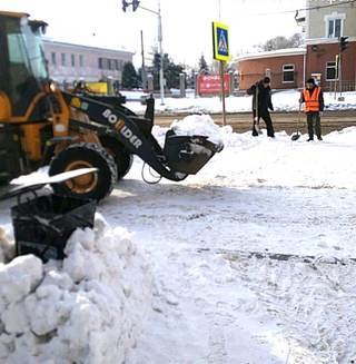 Более 10 тысяч кубометров снега вывезено на снежный полигон Уссурийска