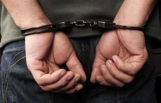 Полицейскими Октябрьского округа по горячим следам задержан подозреваемый в совершении грабежа из магазина