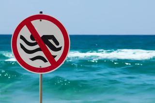 На пляжах в Приморье ввели запрет на купание