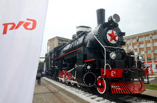Памятник ко Дню железнодорожника открыли в Уссурийске