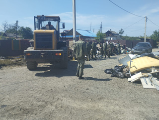 Около 550 добровольцев помогают в расчистке дорог и улиц Уссурийска