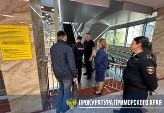 Прокуратура организовала проверку по факту травмирования ребенка на эскалаторе в торговом центре в Уссурийске
