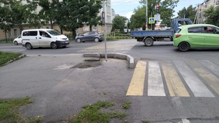 Новая «зебра» и уборка: в Уссурийске продолжается благоустройство территорий