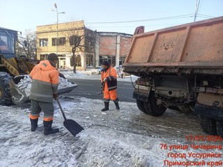 Техника продолжала работы на улицах города в ночное время и в выходные дни